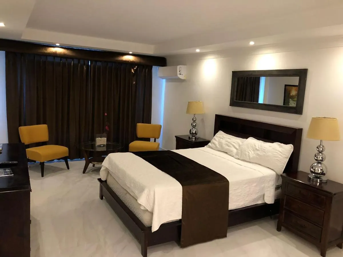 Golden House Hotel & Convention Center Los Tres Ojos de Agua 2*,  Dominican Republic